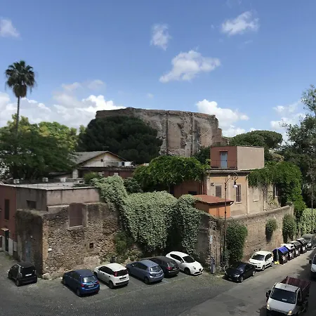 La Polveriera, Appartamenti Eleganti E Luminosi Vicino Al Colosseo Rome Exterior photo