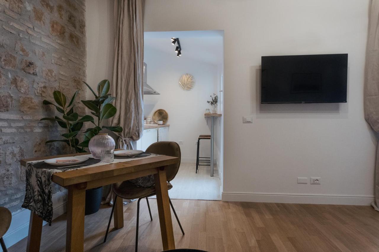 Apartment La Polveriera, Eleganti E Luminosi Vicino Al Colosseo